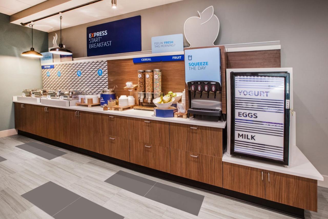 Holiday Inn Express Hotel & Suites Port Charlotte Bagian luar foto