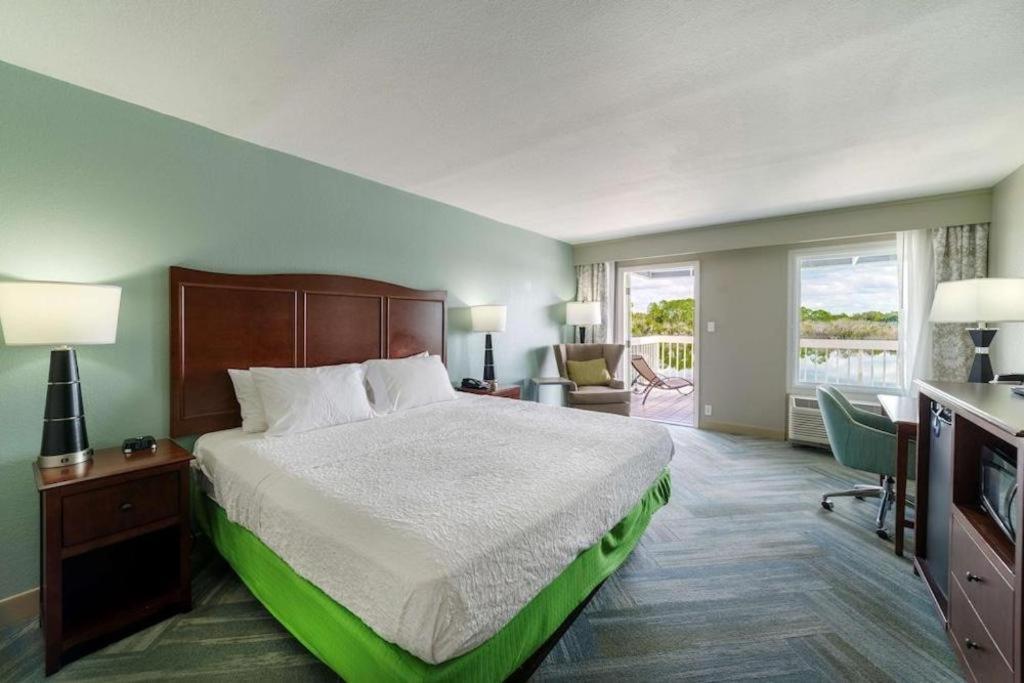 Holiday Inn Express Hotel & Suites Port Charlotte Bagian luar foto