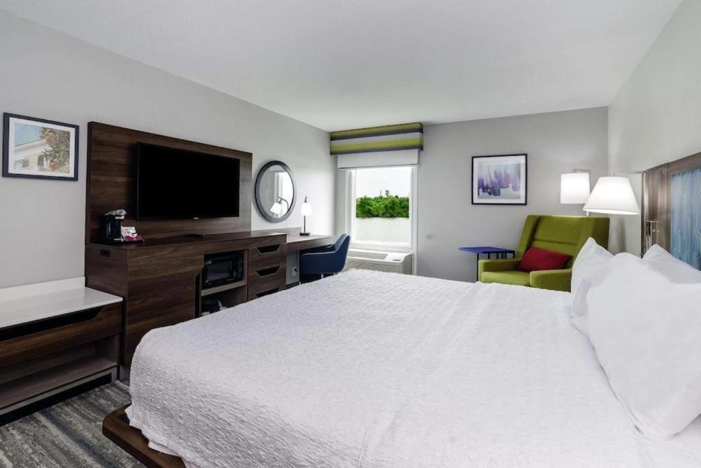 Holiday Inn Express Hotel & Suites Port Charlotte Bagian luar foto