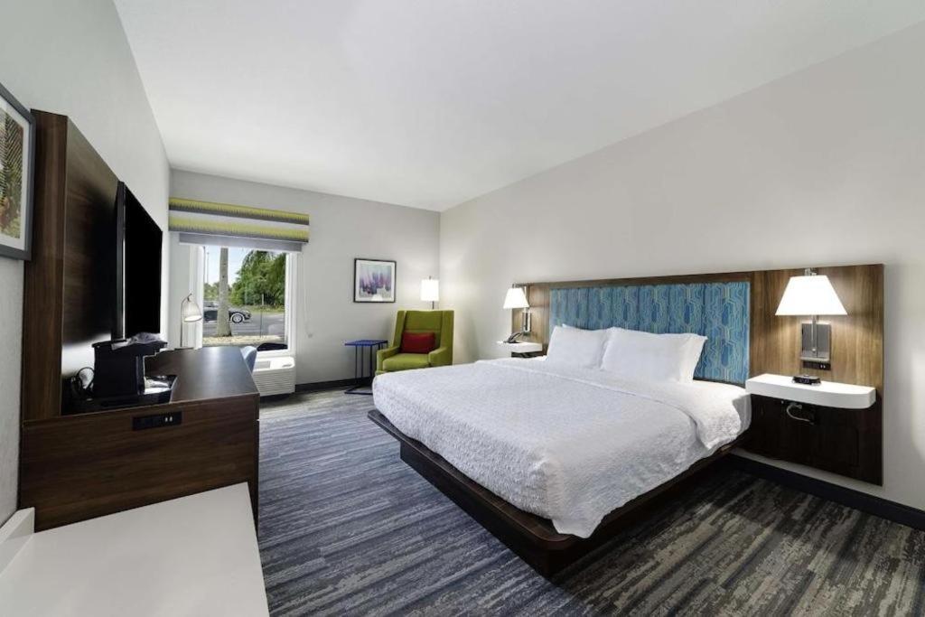 Holiday Inn Express Hotel & Suites Port Charlotte Bagian luar foto