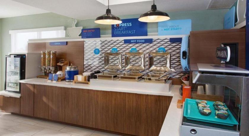 Holiday Inn Express Hotel & Suites Port Charlotte Bagian luar foto