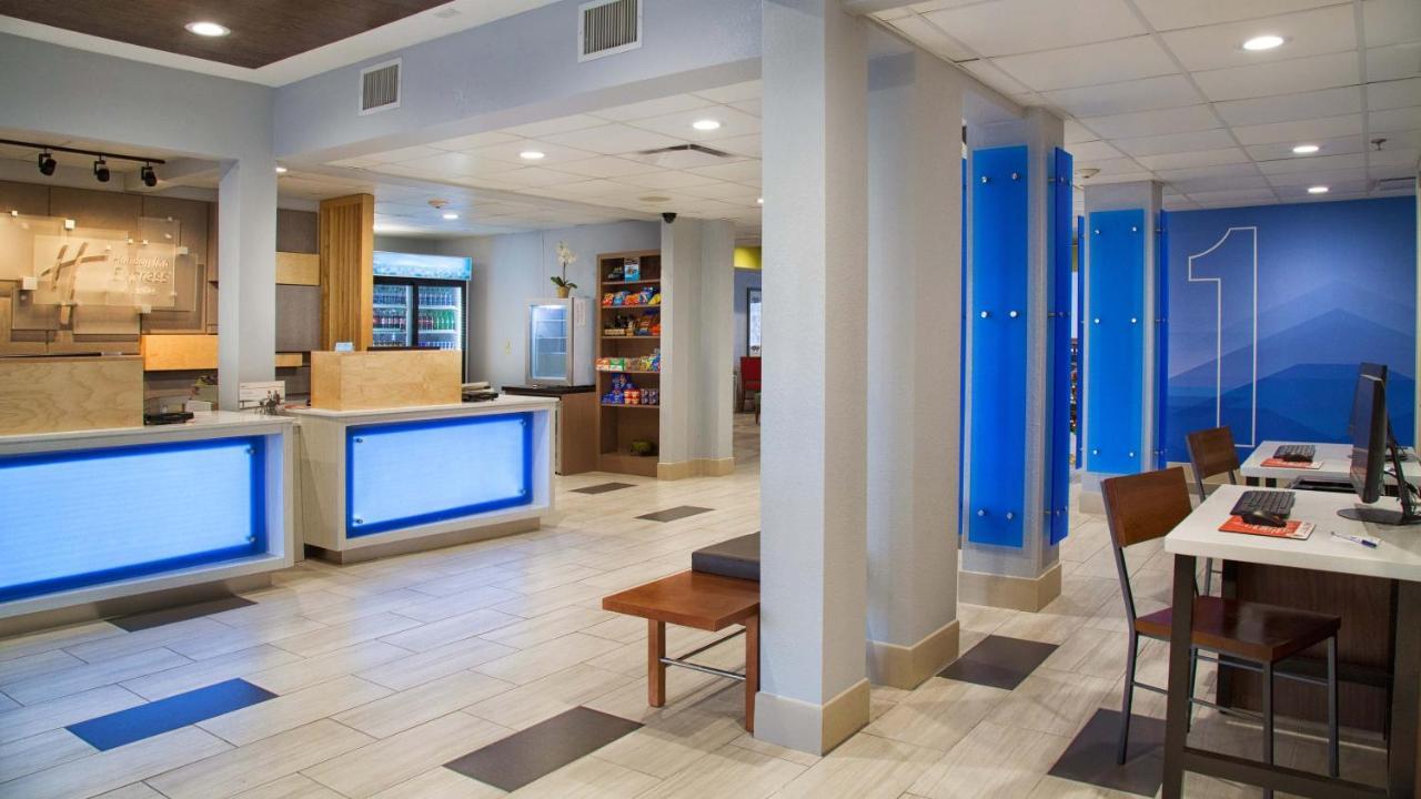 Holiday Inn Express Hotel & Suites Port Charlotte Bagian luar foto